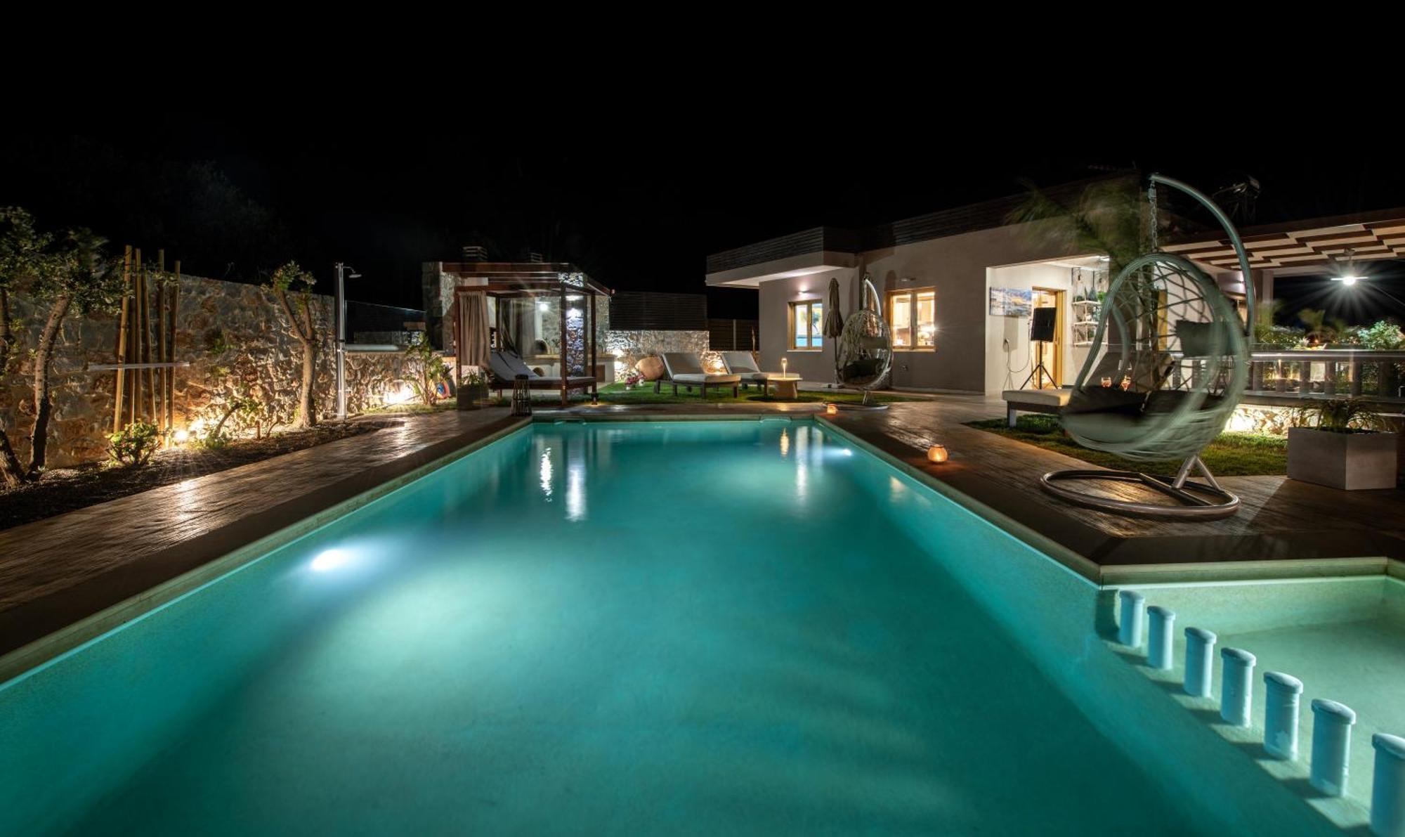 Lady Dafni With Private Heated Pool וילה