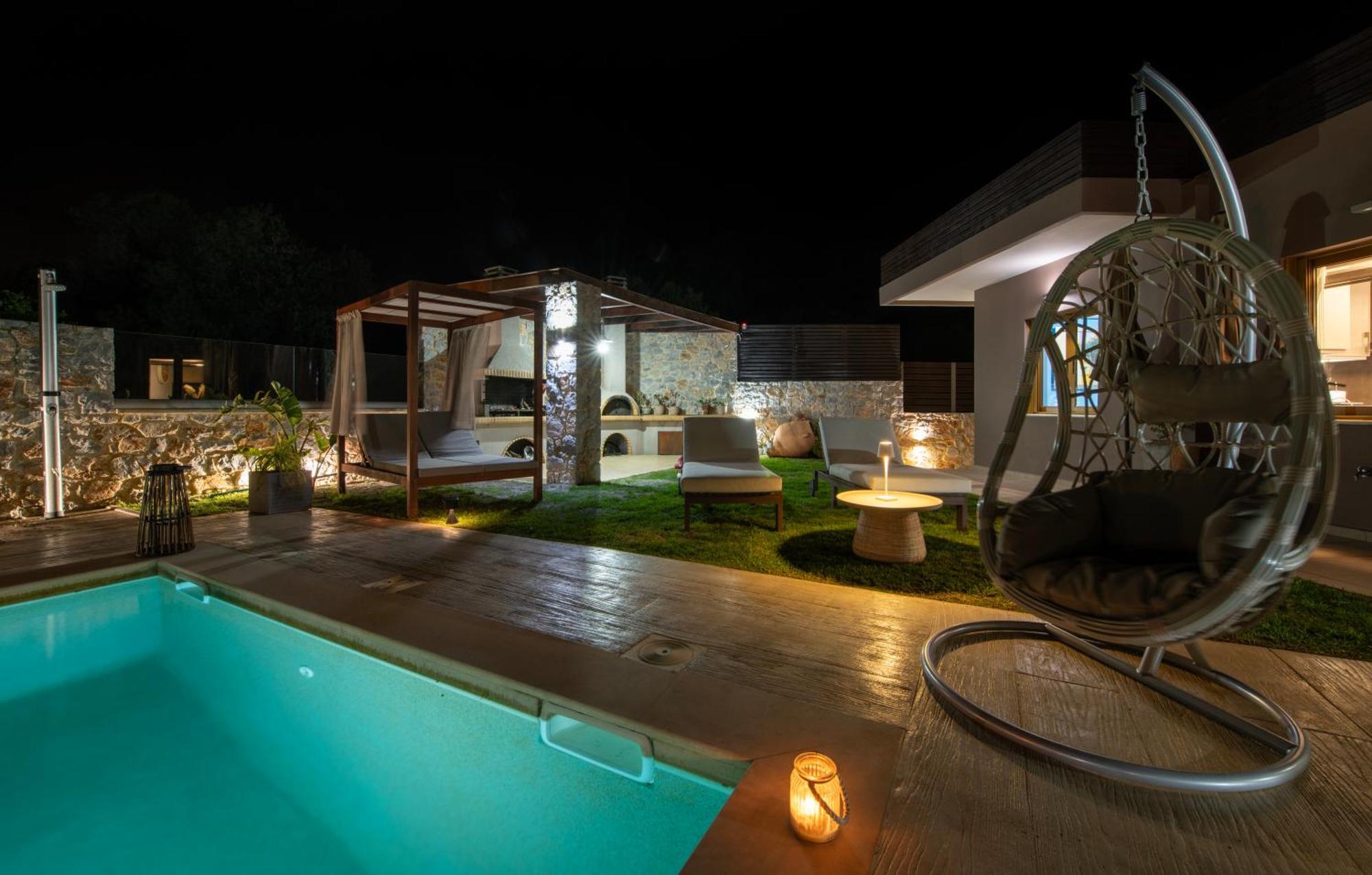 Lady Dafni With Private Heated Pool וילה