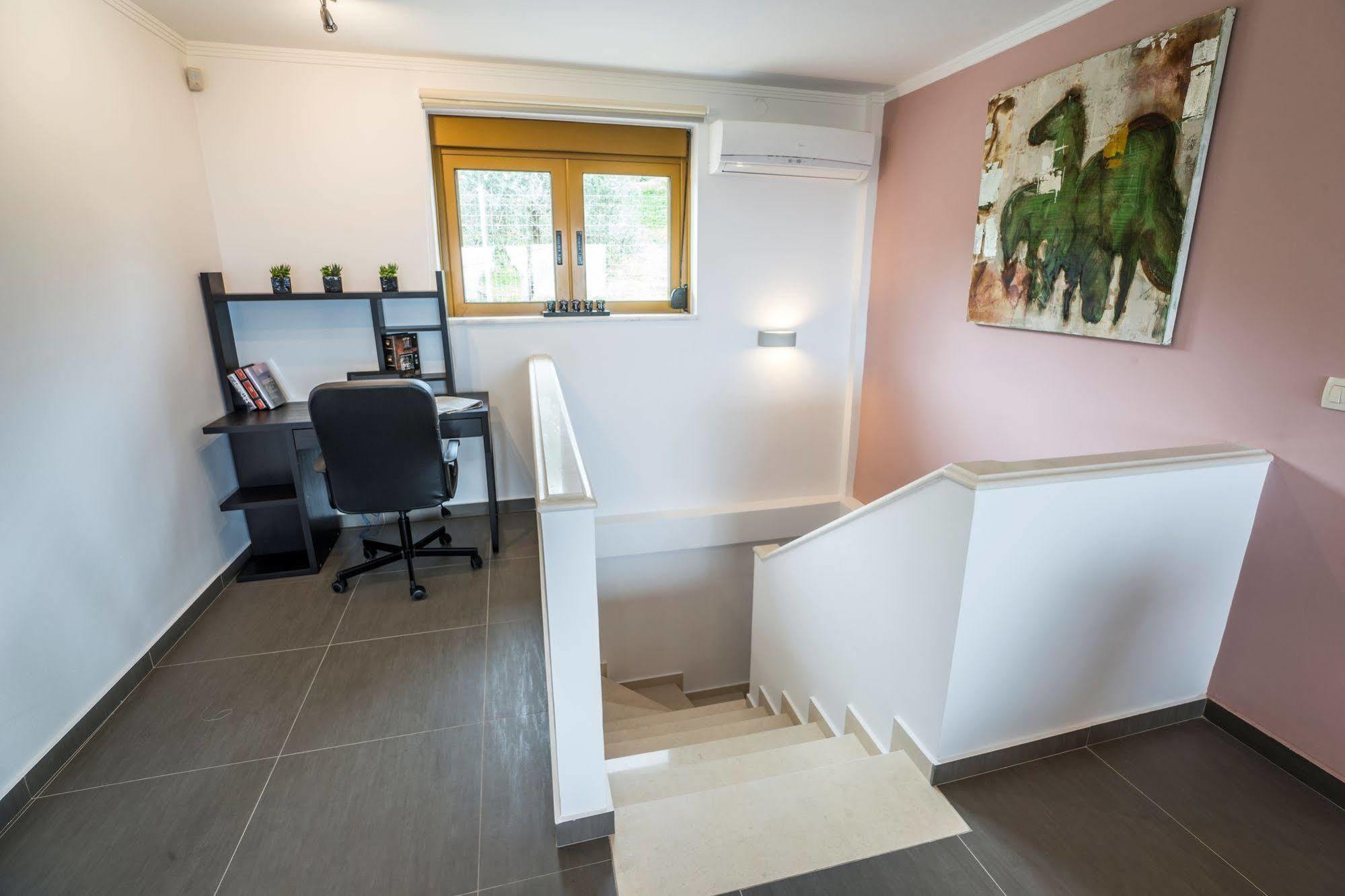 Lady Dafni With Private Heated Pool